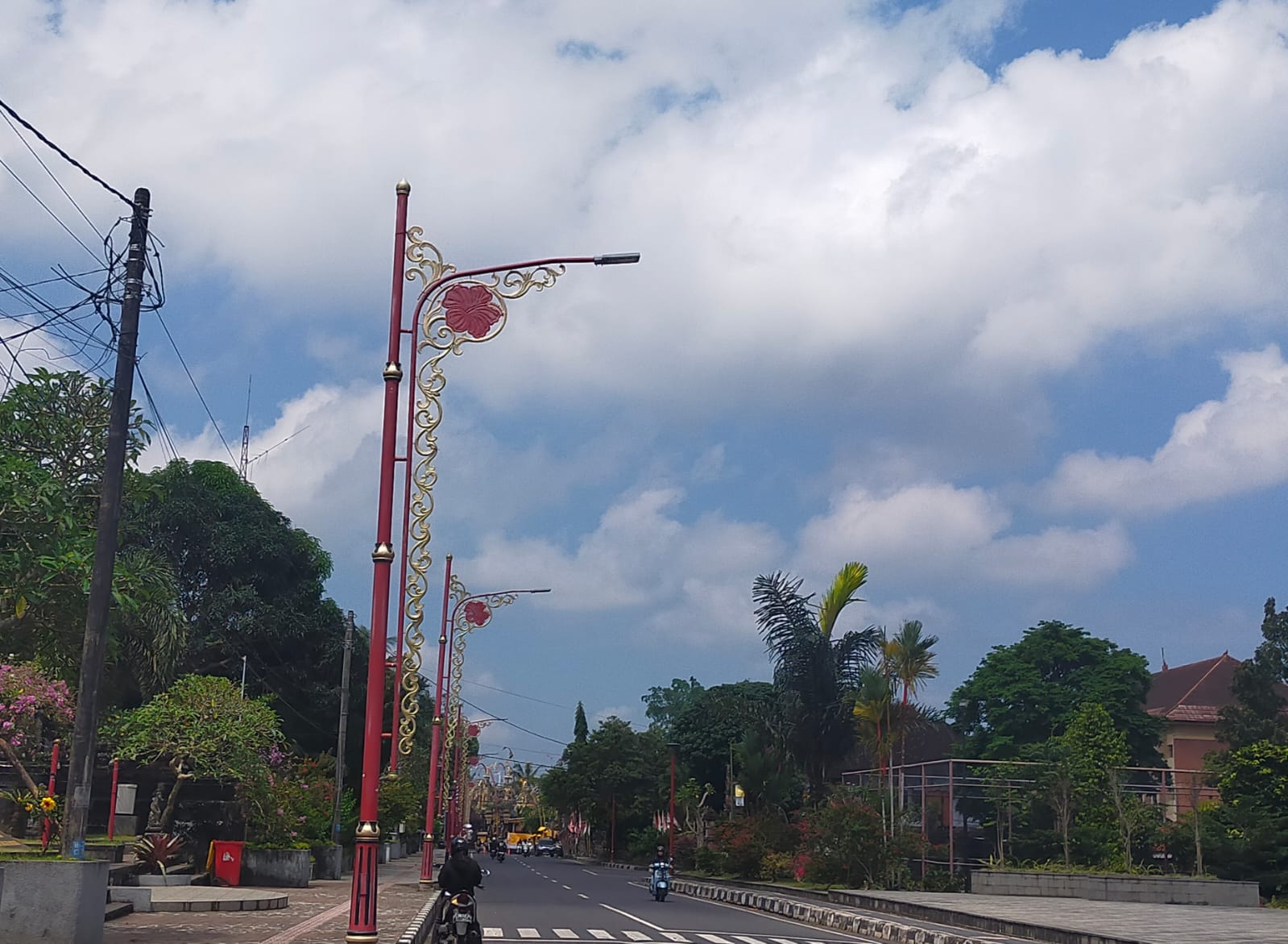 Deretan lampu penerangan jalan (LPJ) di Jalan Lettu Kanten, Bangli.
