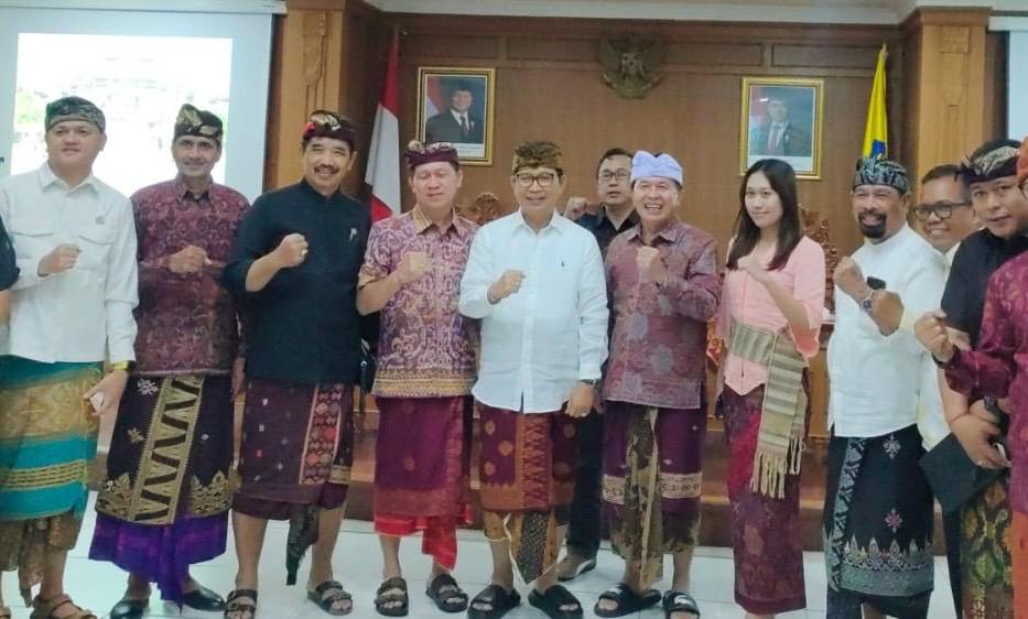 Jajaran Pansus Tata Ruang, Aset dan Perizinan (TRAP) DPRD Bali dengan Ketua Made Suparta menemui Bupati Badung Adi Arnawa, Kamis (4/9/2025).