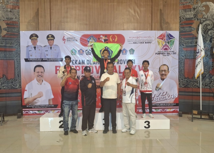 MEDALI : Kontingen Muaythai Klungkung keluar sebagai juara umum dengan raihan 7 medali emas, 4 perak, dan 6 perunggu.