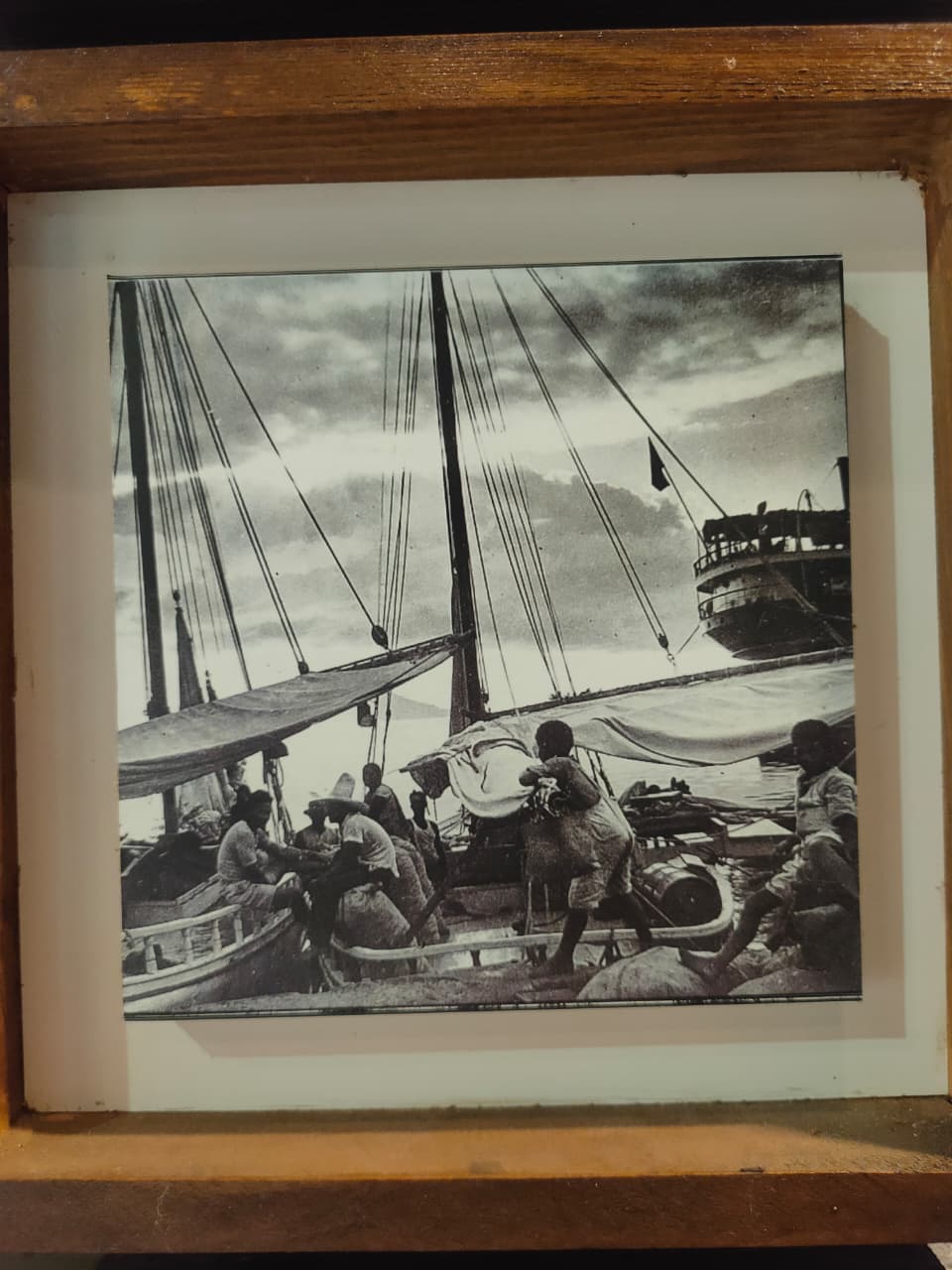 Wajah Pelabuhan Pabean Buleleng pada tahun 1800-an saat masih berfungsi sebagai pelabuhan bongkar muat.