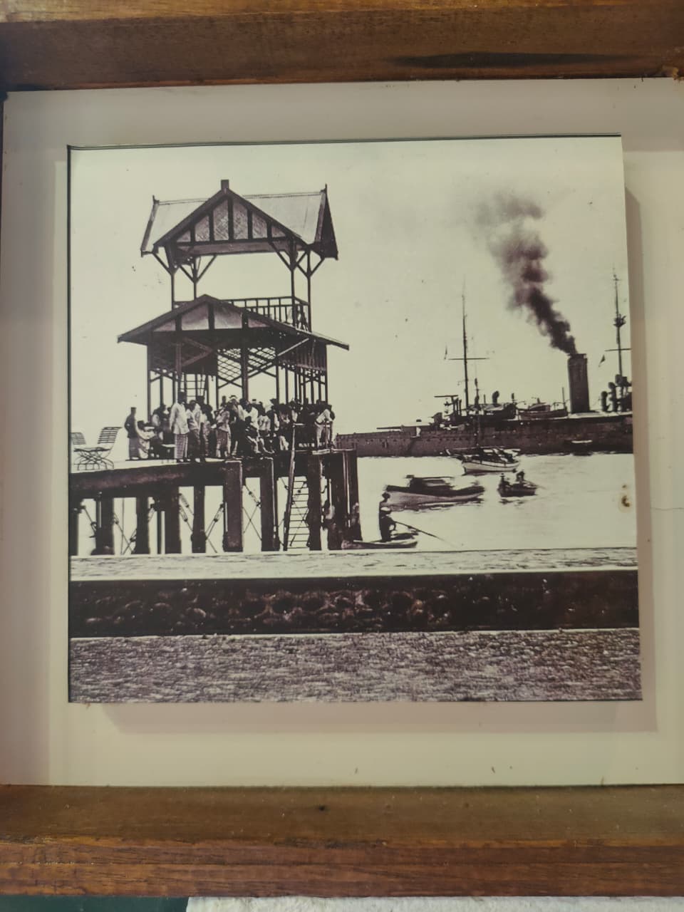 Wajah Pelabuhan Pabean Buleleng pada tahun 1800-an saat masih berfungsi sebagai pelabuhan bongkar muat.