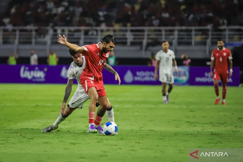 Kapten timnas Lebanon Mohamad Haidar dalam laga melawan timnas Indonesia di Stadion Gelora Bung Tomo (GBT), Surabaya, Senin (8/9/2025).