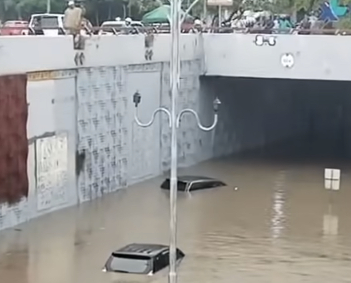 Kondisi Underpass Simpang Dewa Ruci, Jalan Bypass Ngurah Rai, Kuta, yang tergenang air, Rabu (10/9).