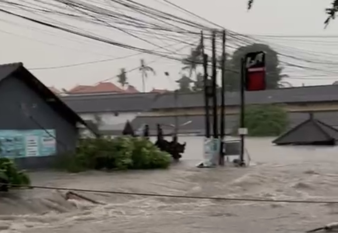 Kondisi banjir di Pasar Pengosari dan Pasar Kerobokan, Kuta Utara, Rabu (10/9).
