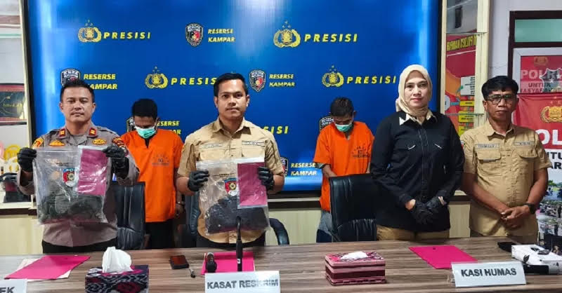 Kasat Reskrim Polres Kampar AKP Gian Wiatma Jonimandala saat konferensi di Mapolres Kampar, Bangkinang, Selasa (9/9/2025).