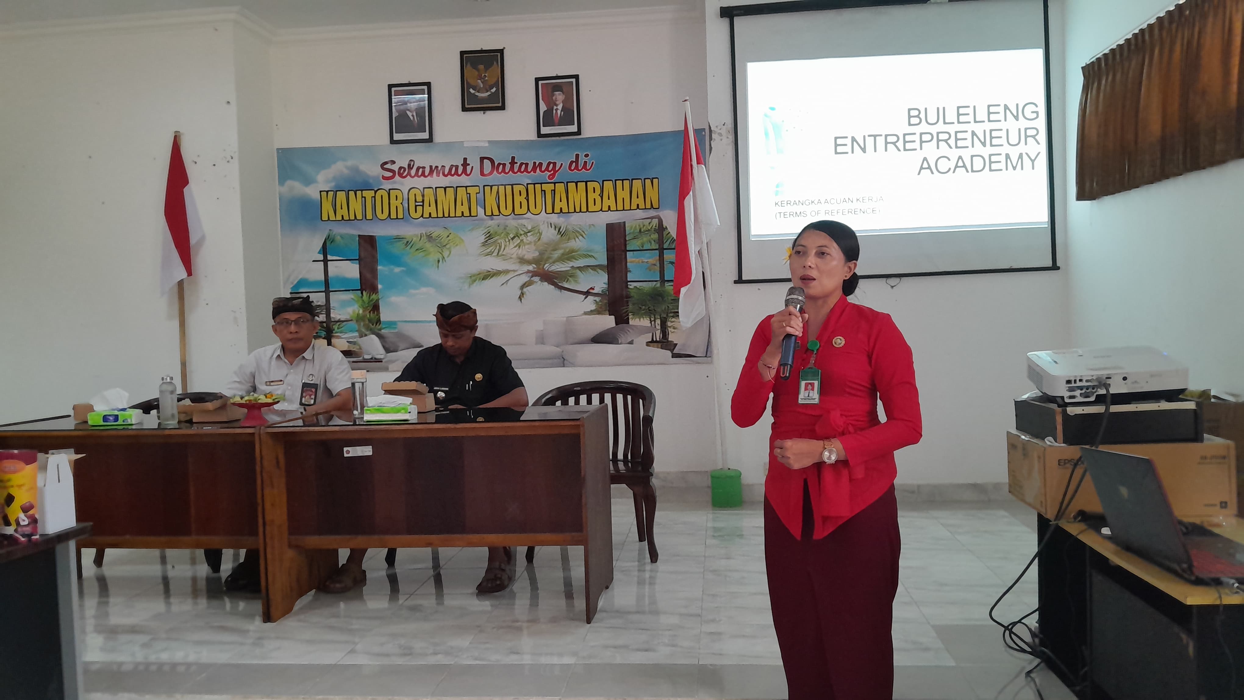 Luh Irma Susanthi, Penyuluh Agama Hindu Buleleng saat memberikan penyuluhan