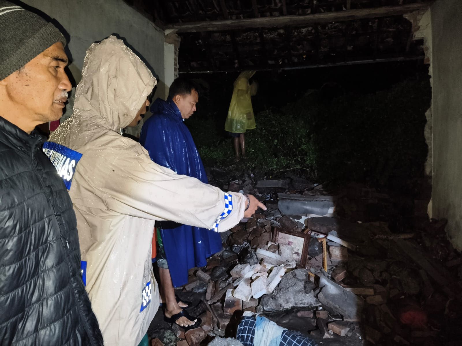 Tembok rumah ambruk di Kabupaten Gianyar menelan korban jiwa, Rabu (10/9/2025).