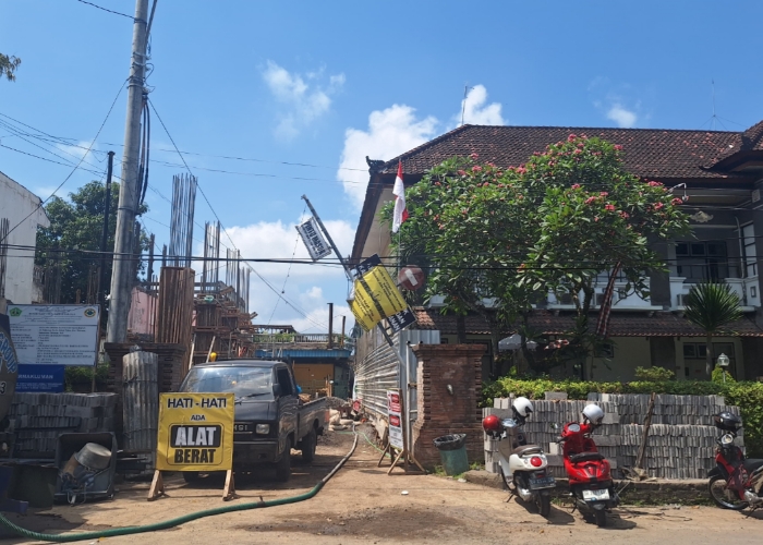 PROYEK : Proses pembangunan gedung parkir RSUD Tabanan
