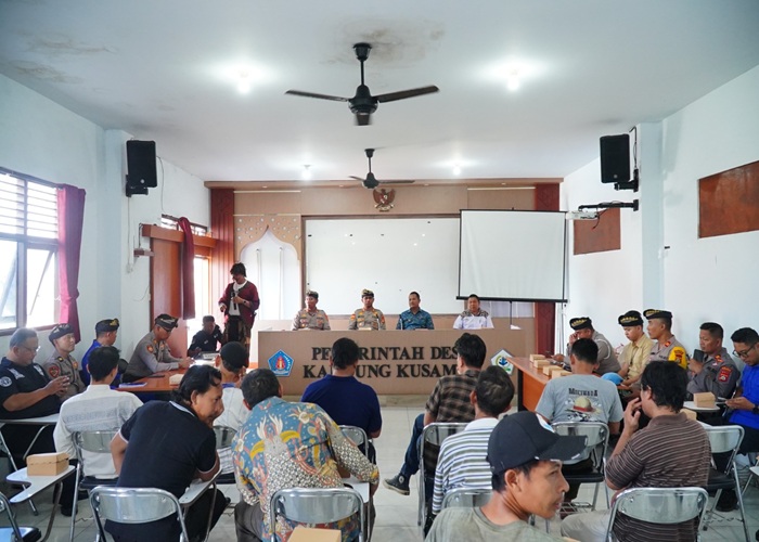 CURHAT : Jumat Curhat Quick Wins Presisi. Kali ini, kegiatan dilaksanakan di Kantor Desa Kampung Kusamba, Kecamatan Dawan, Jumat (12/9/2025).