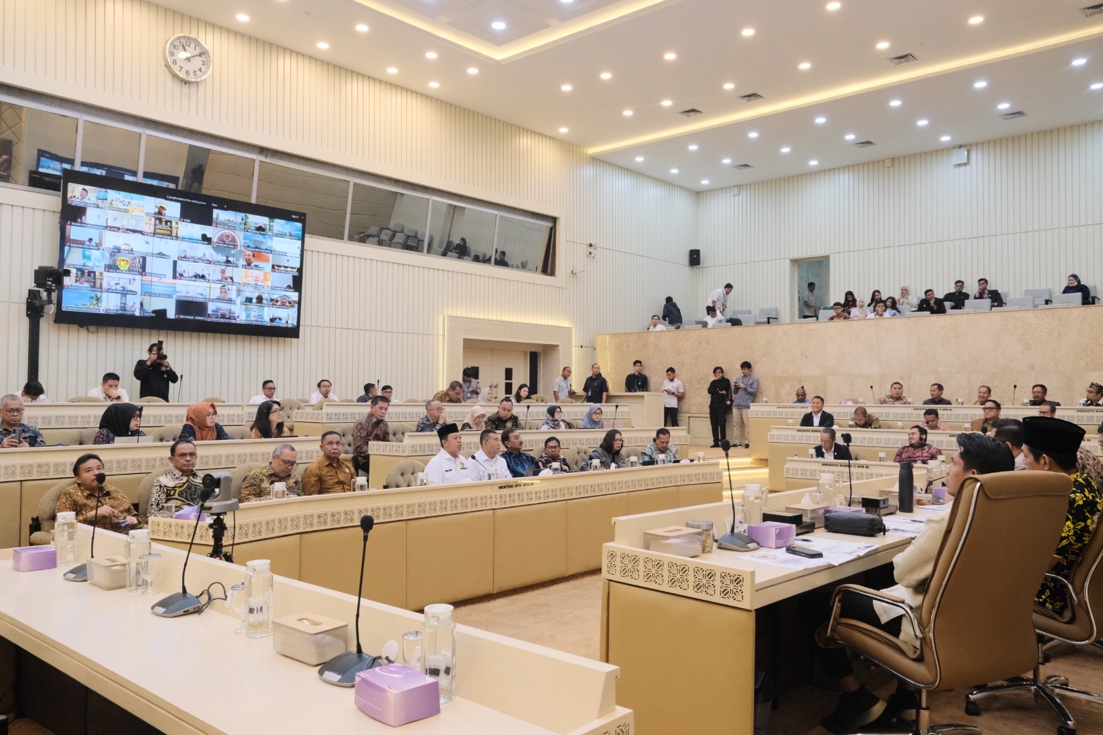 Menteri ATR/BPN, Nusron Wahid, menyampaikan progres pendaftaran tanah dalam Rapat Dengar Pendapat (RDP) bersama Komisi II DPRRI, Jumat (12/9)