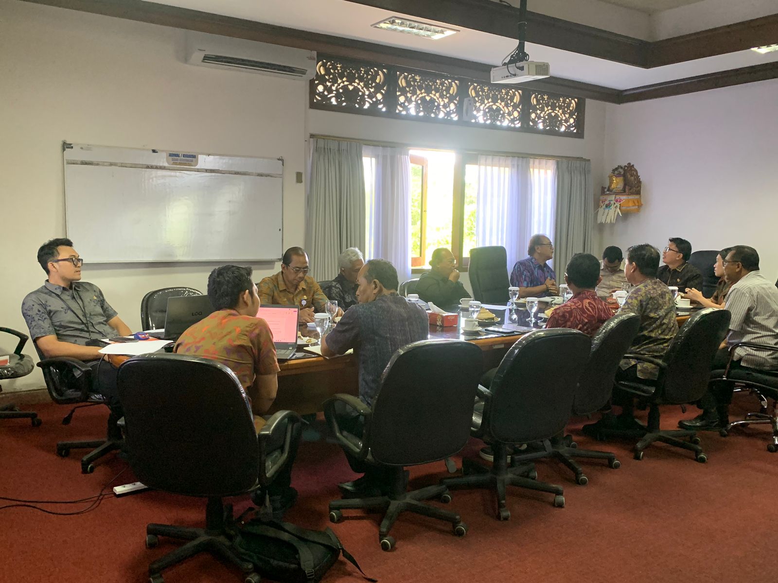 ALIH FUNGSI: Rapat pansus DPRD Bali di Kantor DPRD Bali, Jumat (12/9)