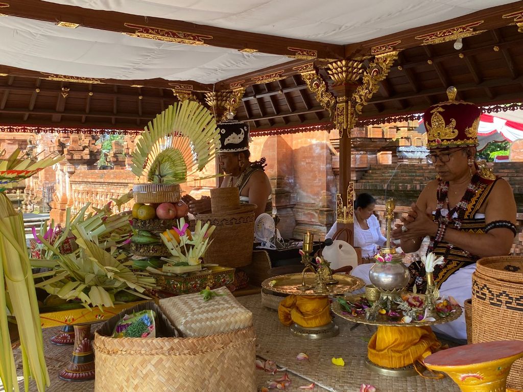 PHDI Denpasar menggelar ritual khusus usai bencana yang menghantam Bali.