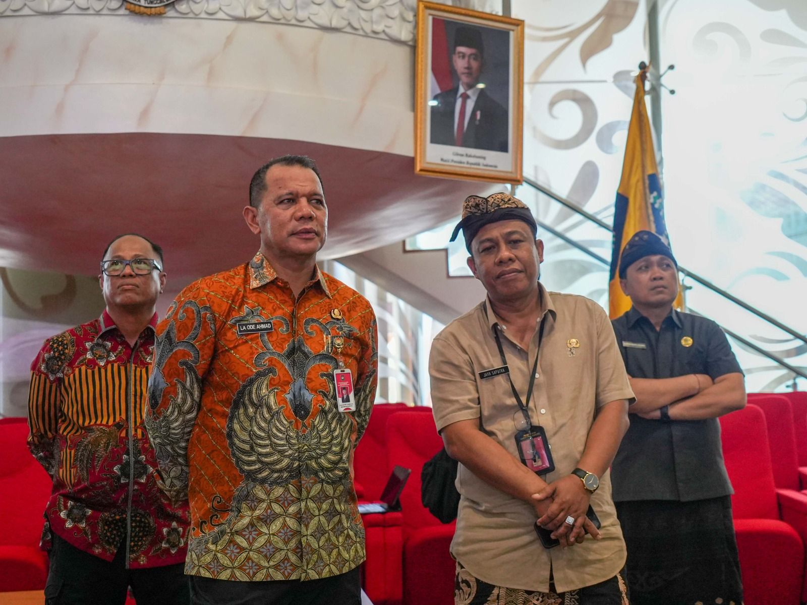 Dirjen Bina Pemdes Kemendagri, La Ode Ahmad P. Bolombo, saat mengunjungi sekaligus membwri apresiasi Command Center Diskominfo Badung, Kamis (11/9).