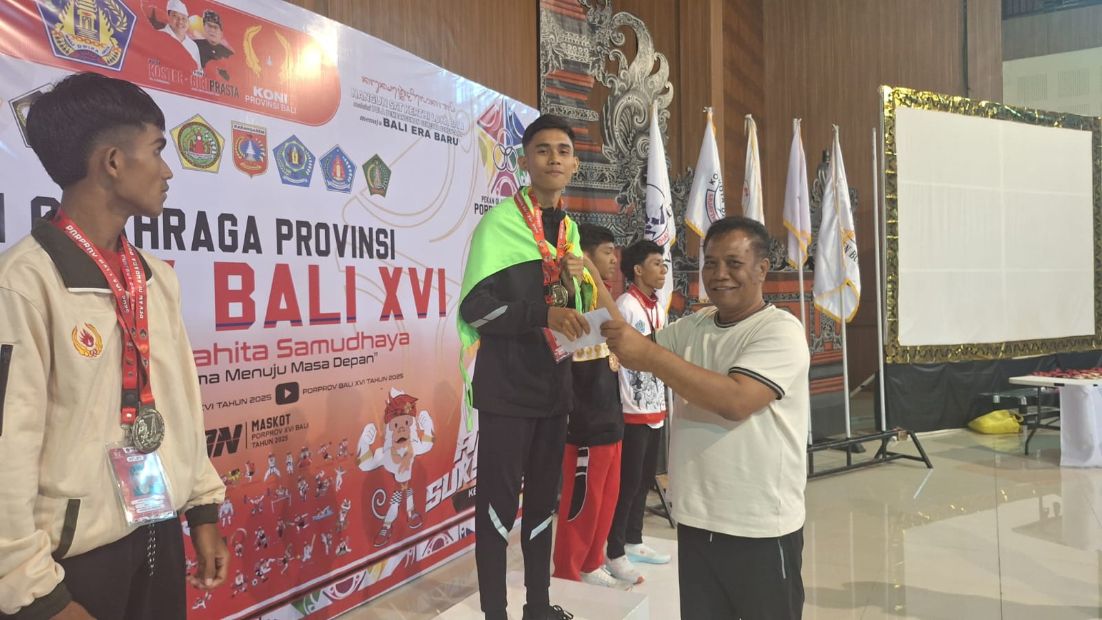 MEDALI : Kontingen Kabupaten Klungkung mencatat sejarah baru di ajang Pekan Olahraga Provinsi (Porprov) Bali XVI Tahun 2025.