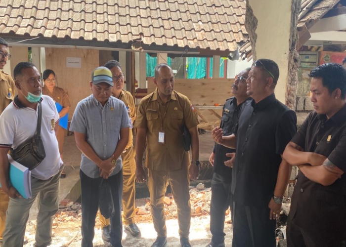 SIDAK : Komisi II DPRD Karangasem melakukan sidak pada proyek rehabilitasi kamar jenazah yang tengah berlangsung di RSUD Karangasem, pada Senin (16/9/2025) kemarin.