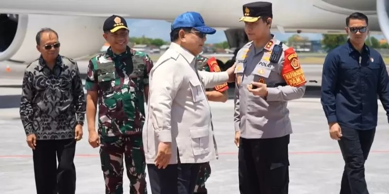 Pulang dari Qatar, Kapolri Jenderal Listyo Sigit tak terlihat saat menyambut Presiden Prabowo di Bali.