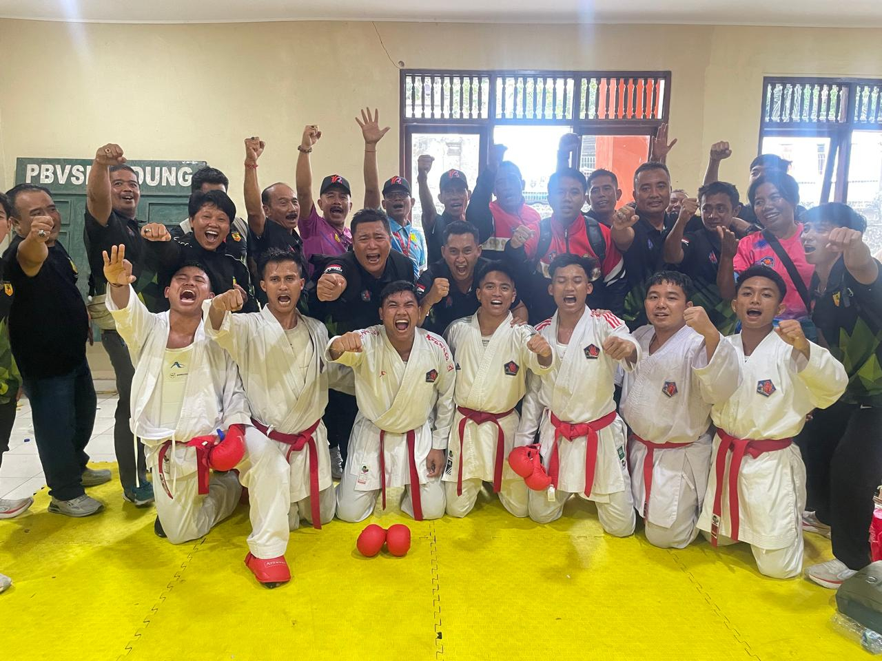 Tim Karate dari Kontingen Buleleng usai bertanding pada Porprov Bali 2025