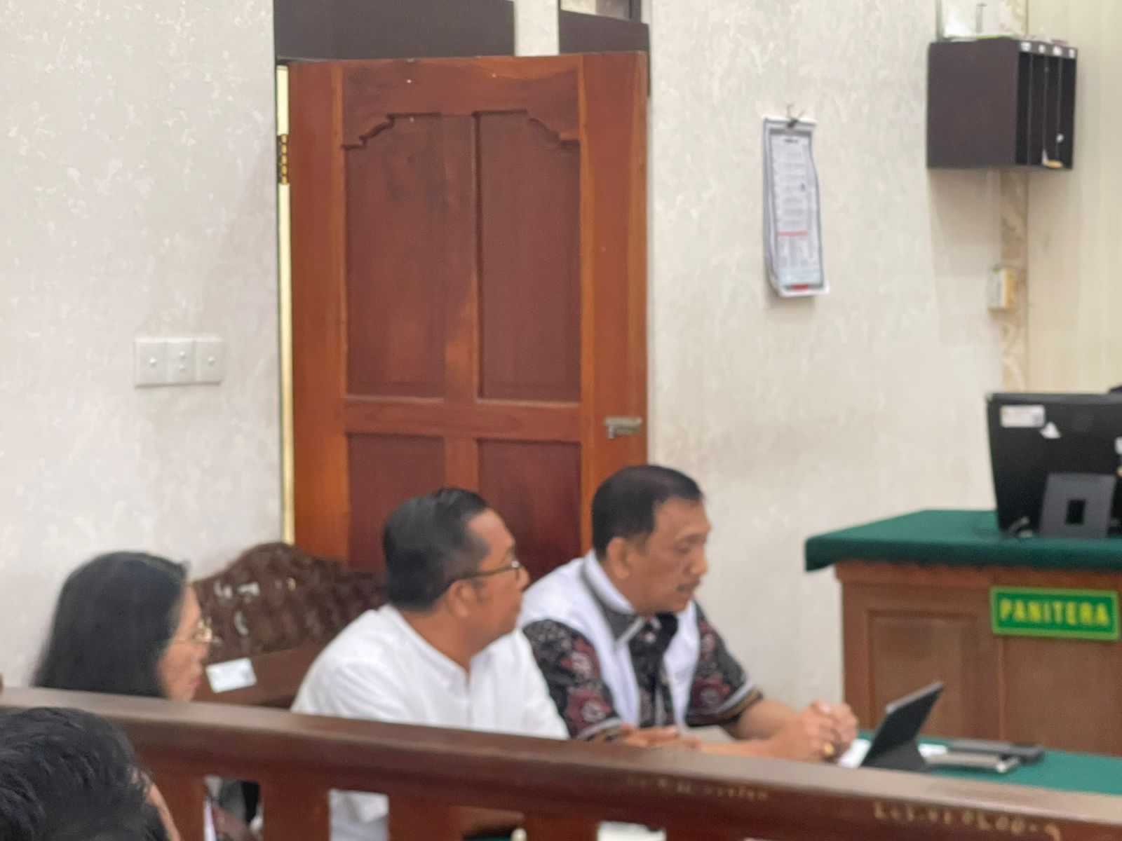 GPS dan timnya dalam sidang gugatan terhadap pribadi Kapolda Bali dan Dansat Brimob Polda Bali di PN Denpasar. (Bali Express/Istimewa)