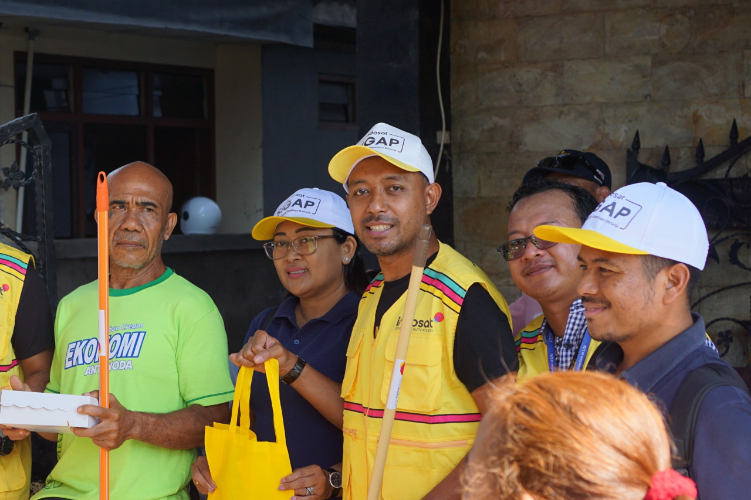 Indosat Ooredoo Hutchison Bantu Pemulihan Korban Banjir di Bali