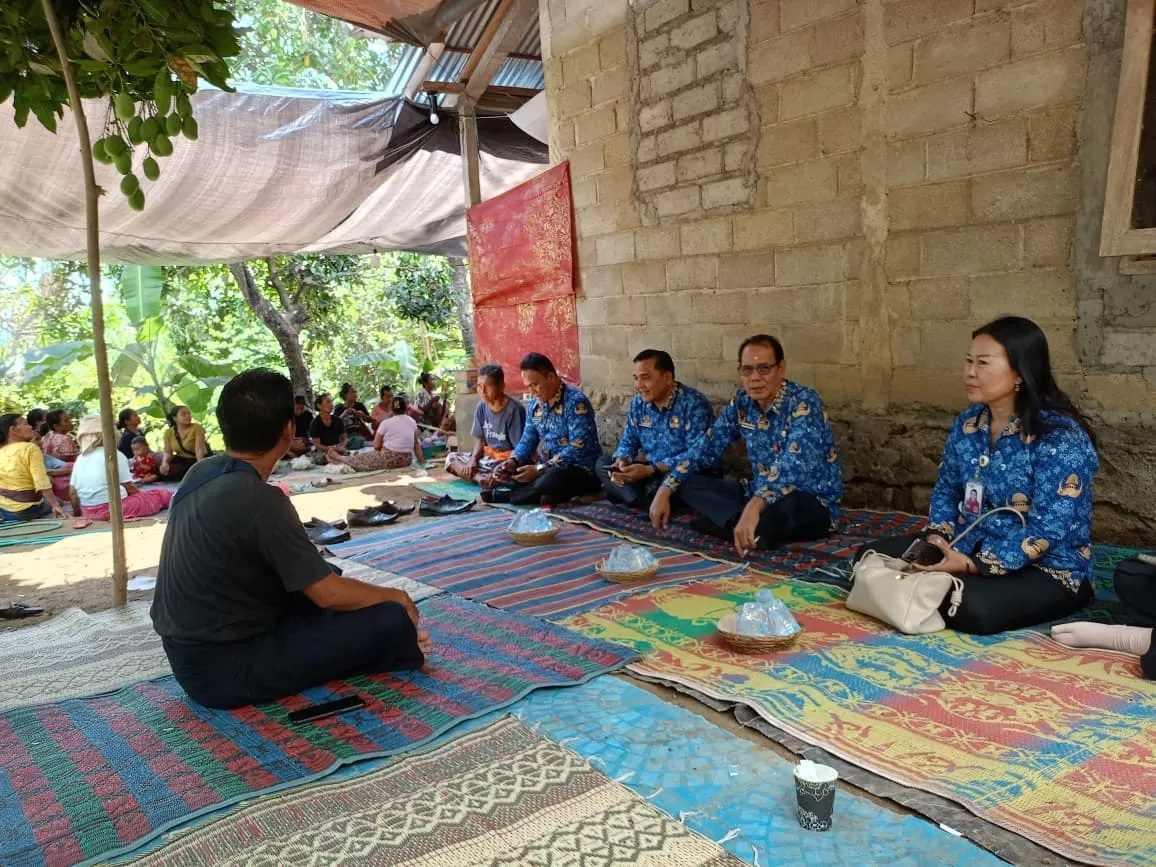 Suasana duka dikediaman Komang Sasa Dwi Lestari