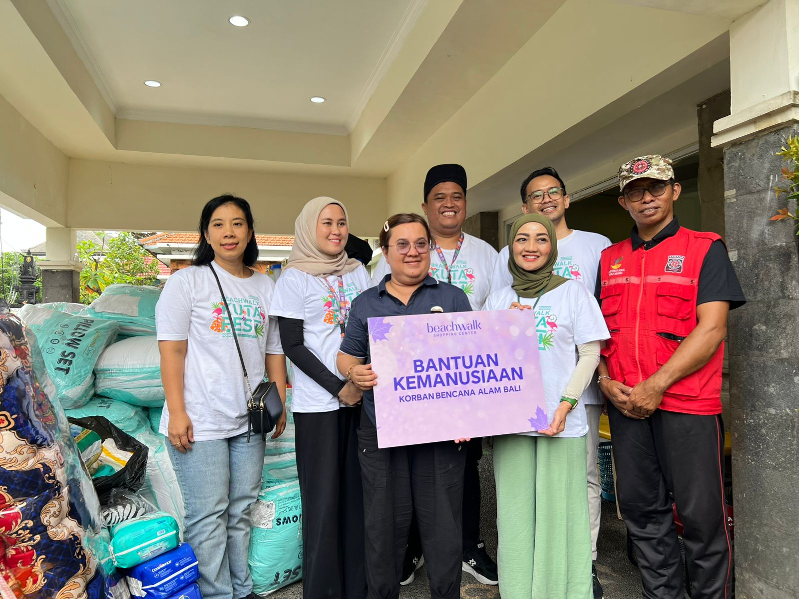 Beachwalk Shopping Center salurkan bantuan untuk korban banjir di Bali