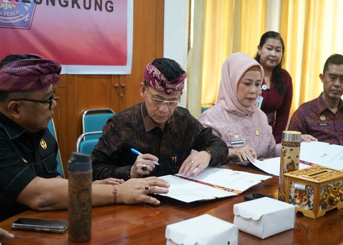 MOU : Penandatanganan nota kesepahaman dilakukan Bupati Klungkung I Made Satria bersama Kepala Kanwil Kemenkumham Bali, Eem Nurmanah, di ruang rapat Kantor Bupati Klungkung, Kamis (18/9/2025).