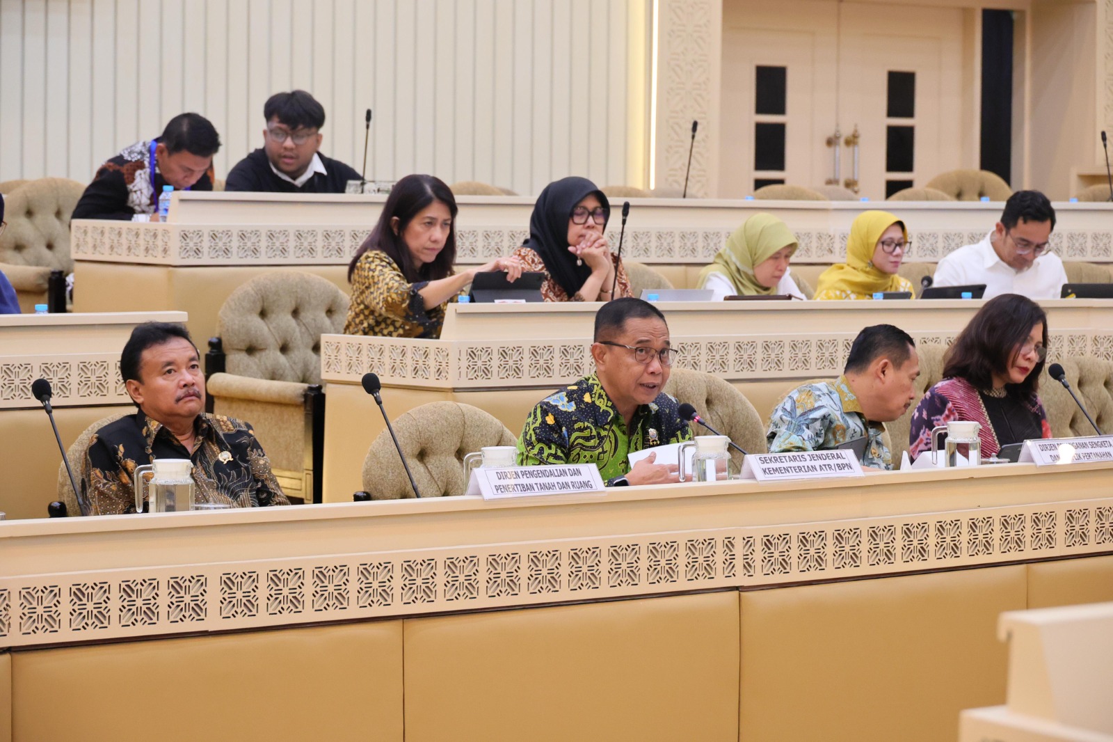 Kementerian Agraria dan Tata Ruang/Badan Pertanahan Nasional (ATR/BPN) rapat dengan Panja Pengawasan PNBP Komisi II DPR, Selasa (16/9/2025).