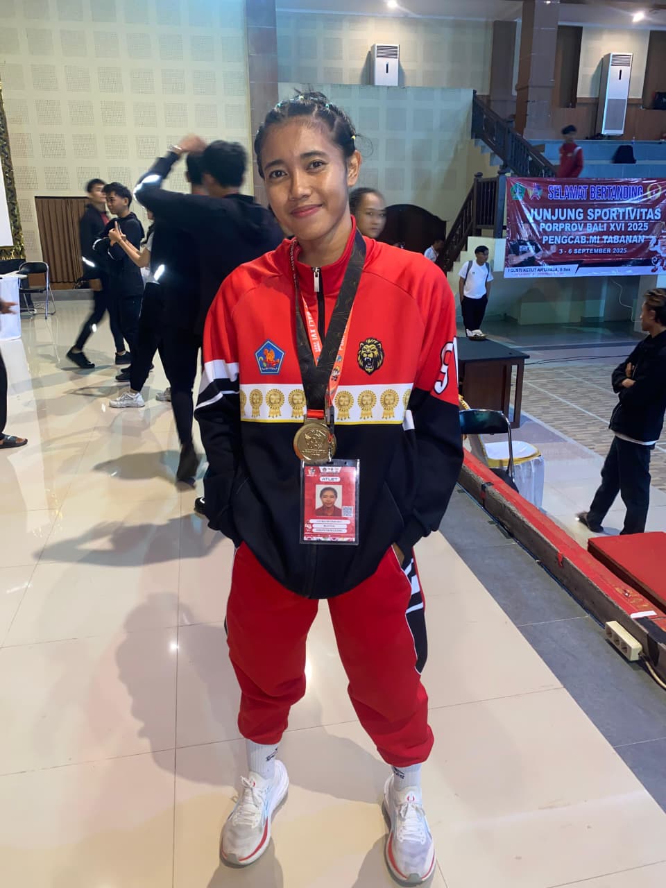 Luh Mas Sri Diana Wati, peraih medali emas cabang olahraga Muaythai dalam Porprov Bali 2025.