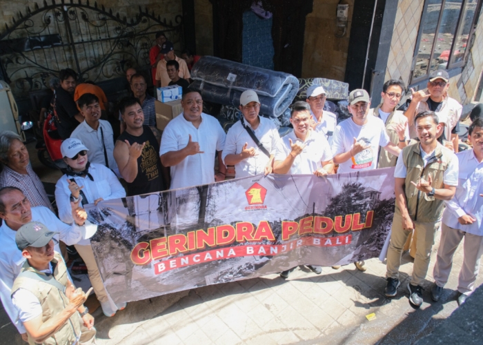 SALURKAN BANTUAN; Kader Partai Gerindra Bali masih aktif turun ke lapangan menyalurkan bantuan hingga hari ketujuh pascabencana.