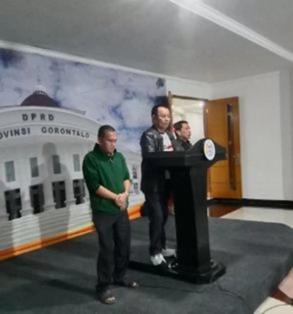 etua BK DPRD Provinsi Gorontalo, Fikran AZ Salilama,didampingi Wakil Ketua BK Umar Karim dan anggota Ekwan Ahmad.