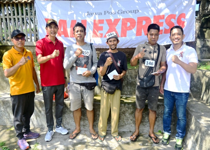 JUARA : Para juara Lomba Mancing Bali Express menerima hadiah.
