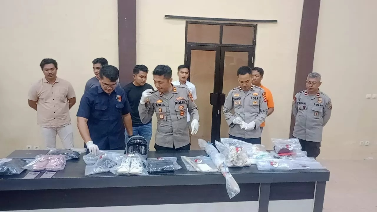 Polres KLU saat konferensi pers kasus kematian seorang mahasiswi di Pantai Nipah beberapa waktu lalu.