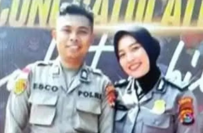anggota Polsek Sekotong, Lombok Barat, Nusa Tenggara Barat (NTB), Brigadir Esco Faska Rely bersama sang istri
