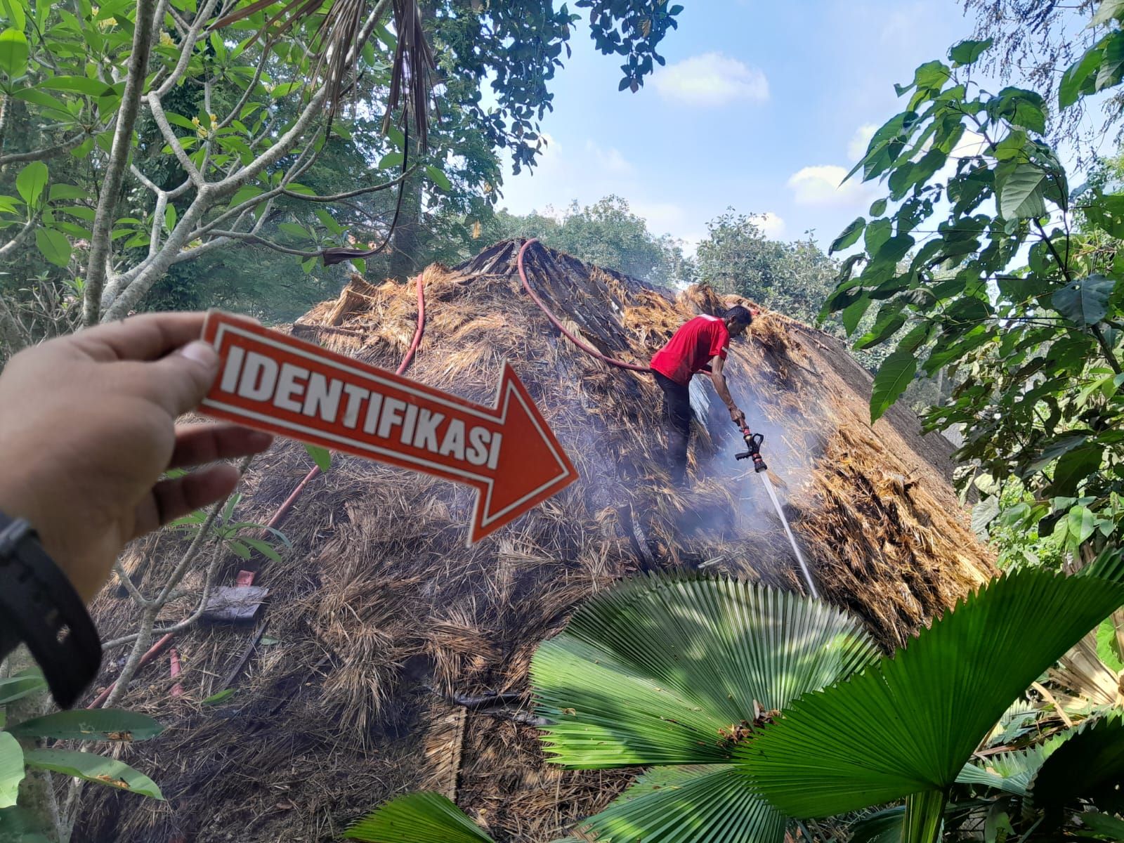 Kebakaran Sungai Jungle Villa di Desa Cepaga Kecamatan Kediri, Kabupaten Tabanan, Bali, Rabu (24/9/2025).