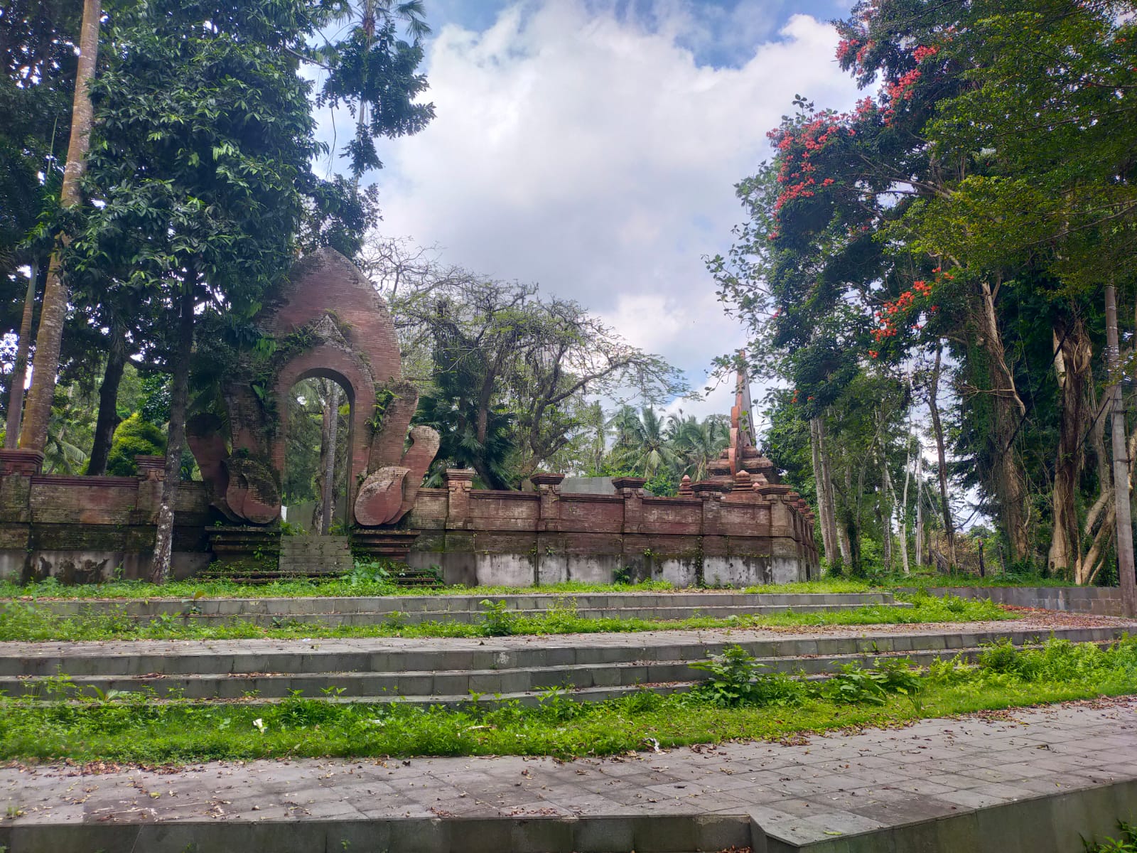 Kondisi sasana budaya di Cempaga, Bangli yang butuh anggaran untuk kelanjutan penataan.