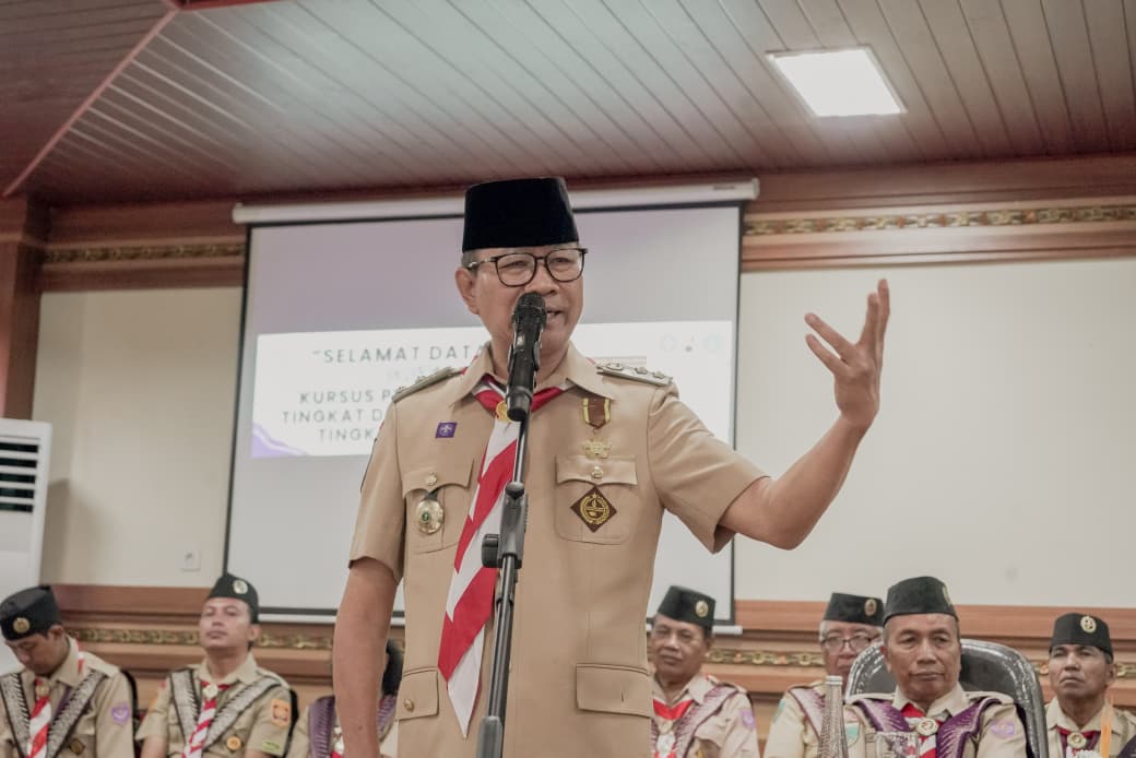 Ketua Kwarcab Gerakan Pramuka Kabupaten Badung, Ketut Suiasa saat membuka KMD dan KML, Jumat (26/9).