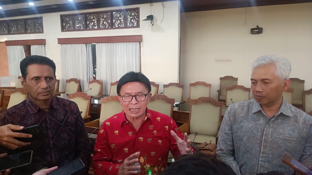 TEGAS: Ketua Komisi I DPRD Bali yang juga Ketua Pansus Tata Ruang, I Made Supartha