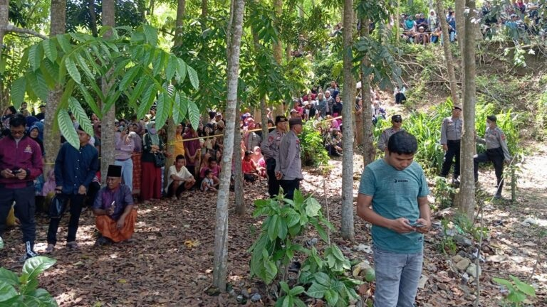 Olah TKP penemuan mayat Brigadir Esco