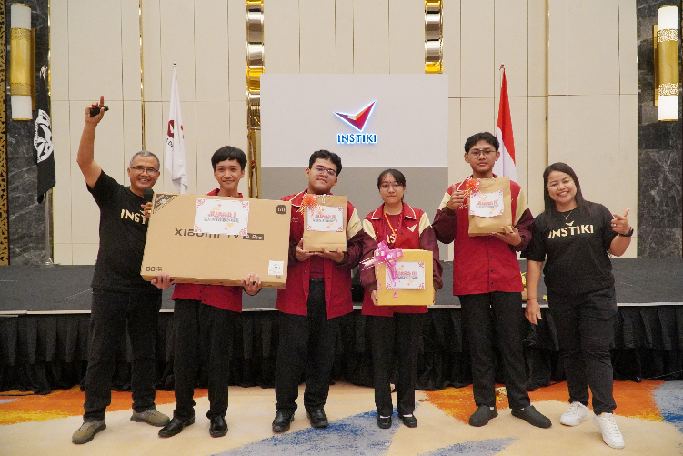 INSTIKI Tutup PKKMB 2025 dengan Cara Unik dan Penuh Keceriaan