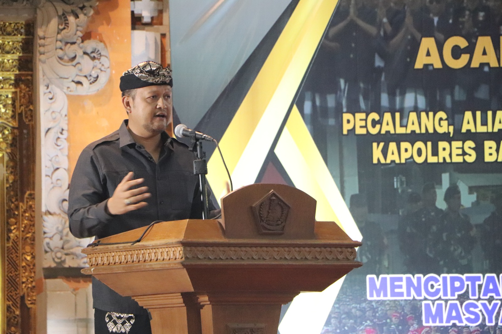 Wabup Bagus Alit Sucipta menghadiri kegiatan acara tatap muka Pecalang, Aliansi, dan komponen masyarakat dengan Forkopimda Kabupaten Badung, di Wantilan Pura Dalem, Desa Adat Sedang, Abiansemal Badung