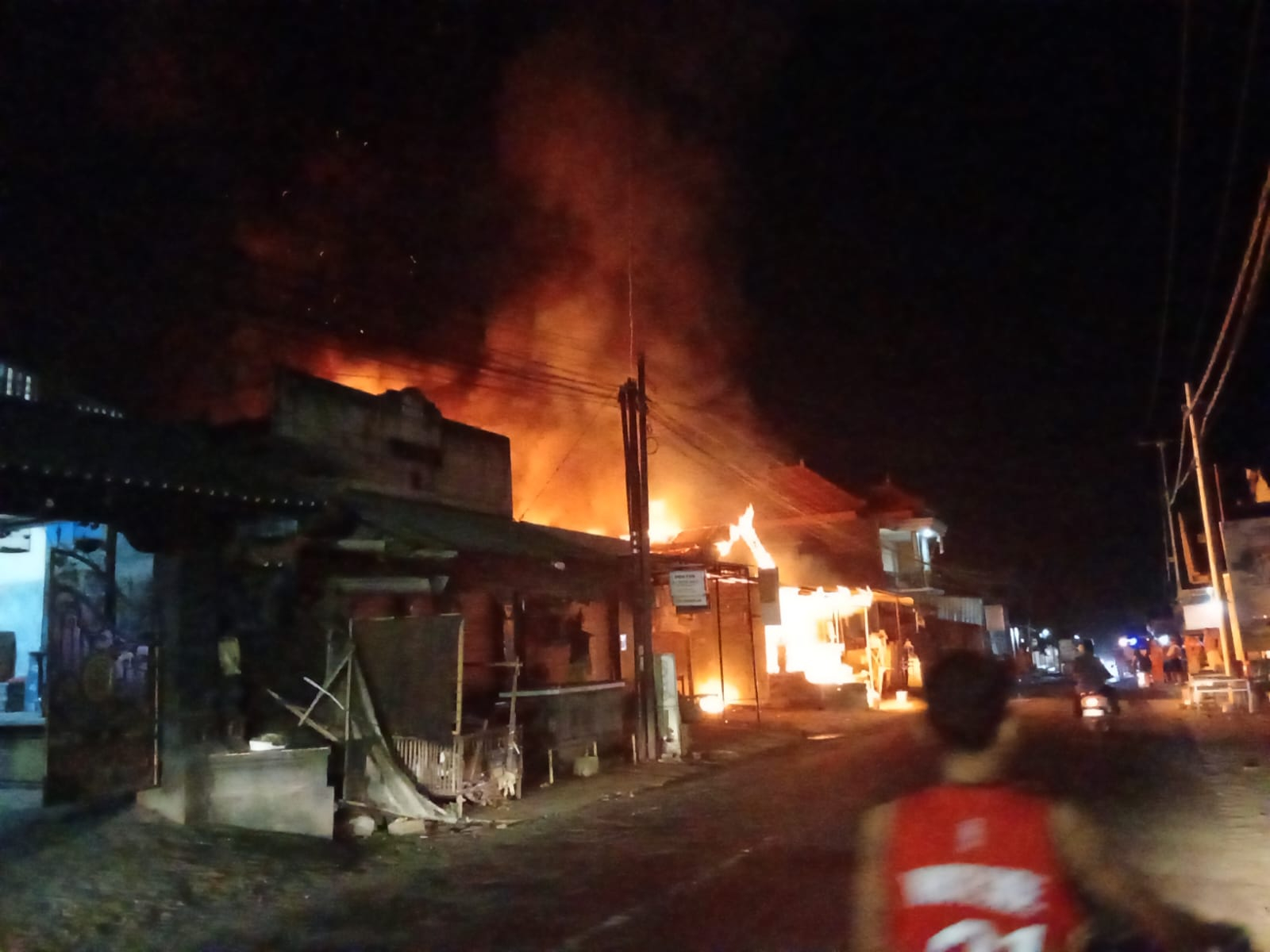 Ruko Jual Alat-Alat Persembahyangan Hangus Terbakar