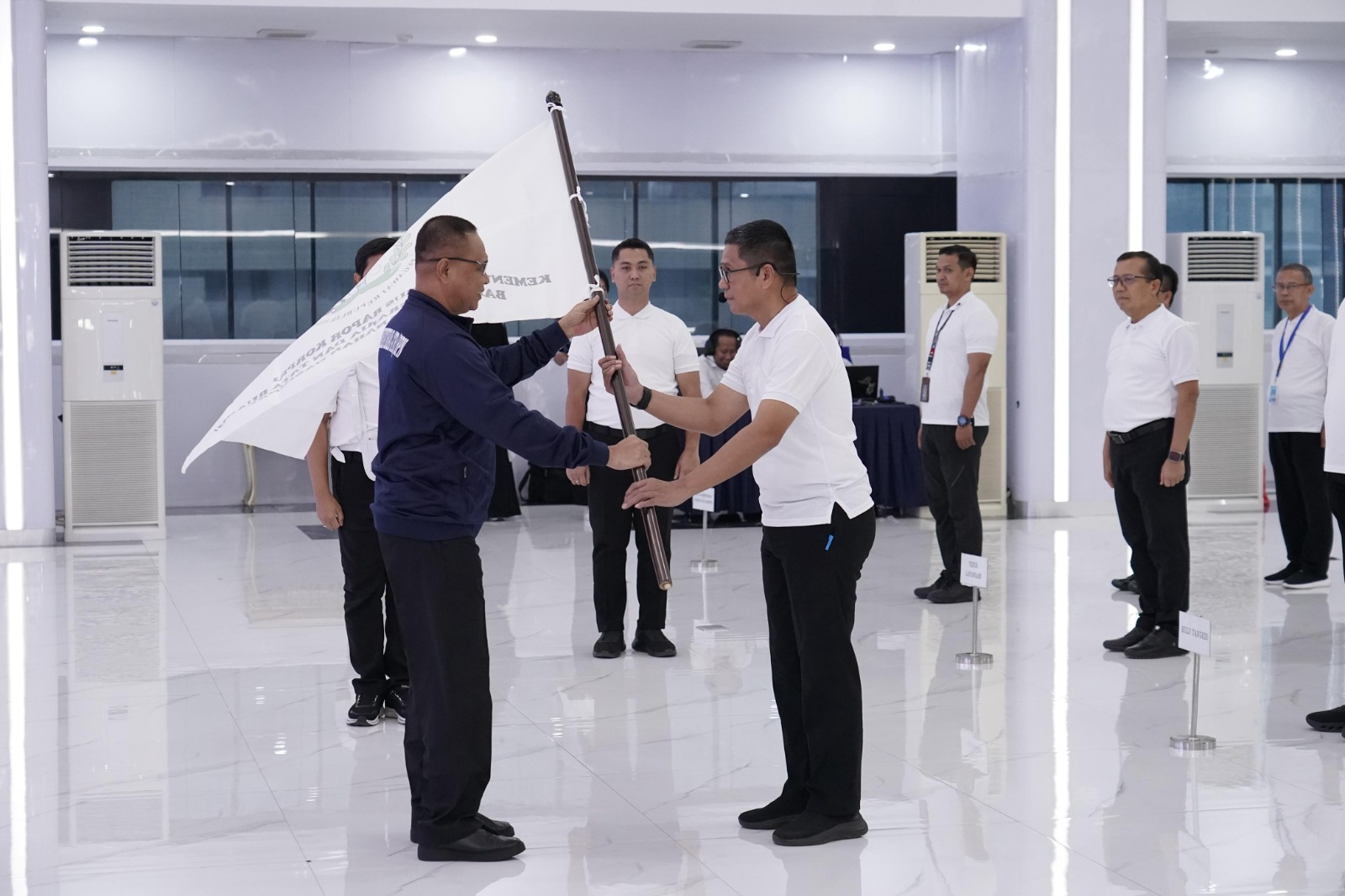 Sekjen ATR/BPN Lepas Kontingen PORNAS XVII KORPRI