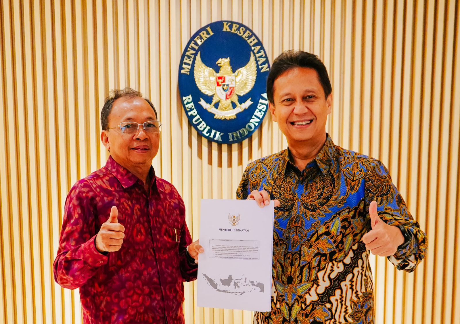 Gubernur Bali Wayan Koster saat bertemu Menkes Budi Gunadi Sadikin di Jakarta, membawa usulan Wali Kota Denpasar untuk bantuan alkes RS Wangaya.