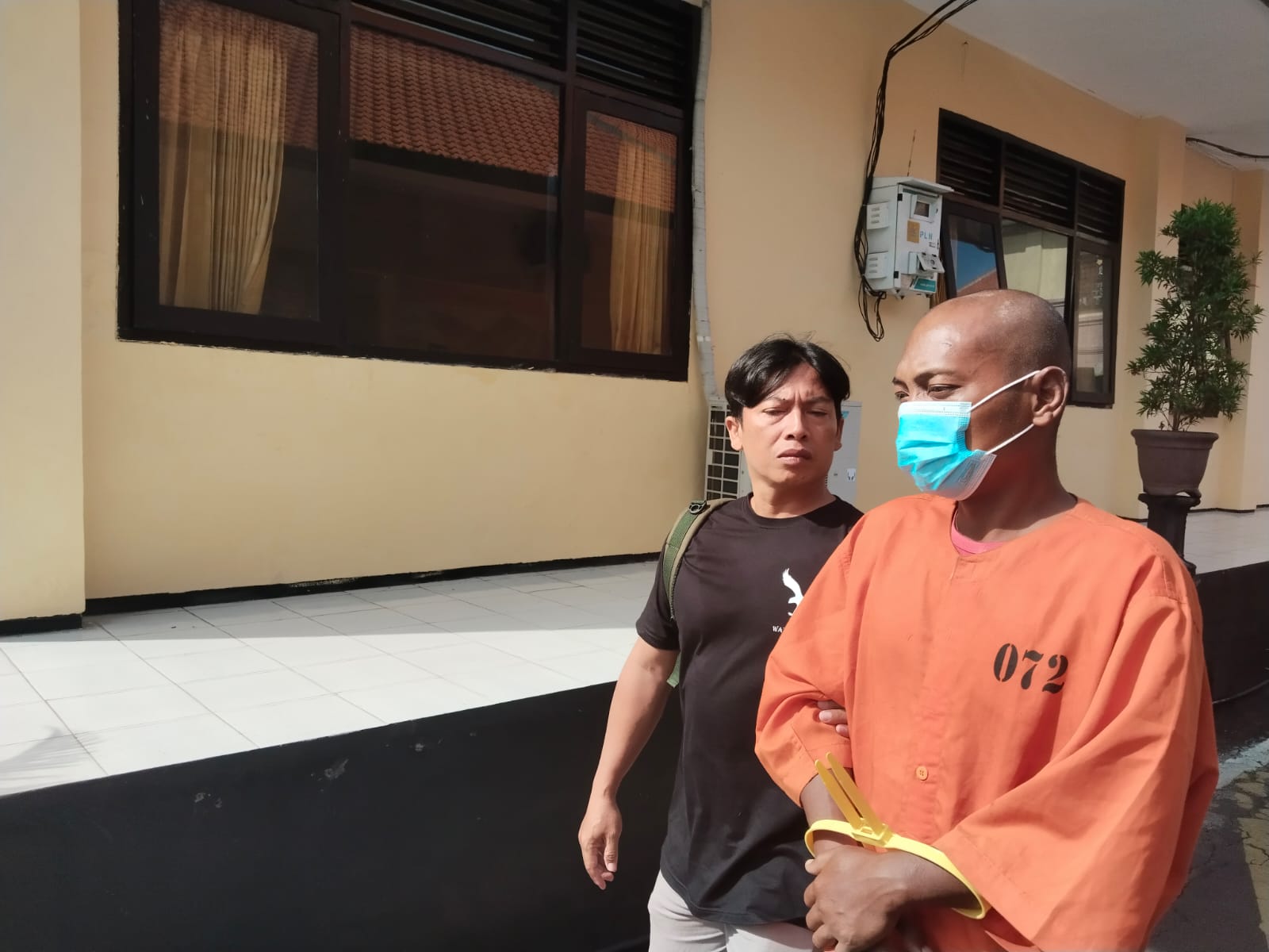 Tersangka pencabulan yang menggauli putri kandungnya.