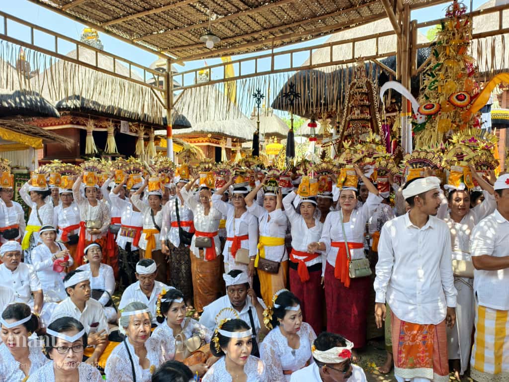 Puncak Ngenteg Linggih upacara agung Karya Padudusan Agung  di Puri Agung Jro Kuta, Senin (6/10)