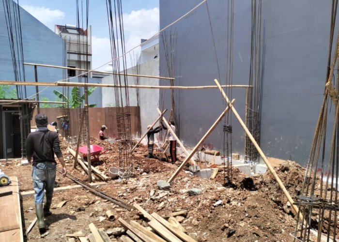 Progres pembangunan Creative Space milik Kesatuan Mahasiswa Hindu Dharma Indonesia (KMHDI) terus menunjukkan perkembangan positif.