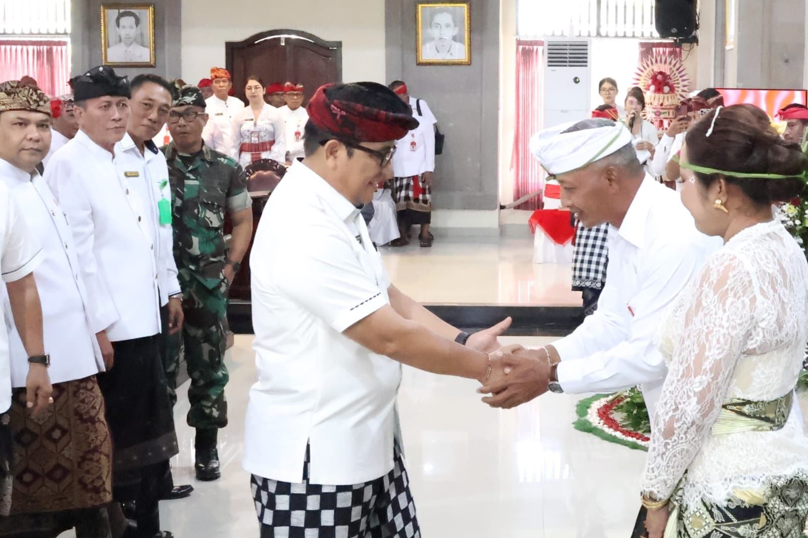 I Wayan Sukaja dilantik menjadi anggota DPRD Tabanan, Senin (6/10/2025).