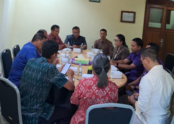 RAKOR : Rapat koordinasi bersama Dinas Pariwisata Kabupaten Klungkung, Selasa (7/10/2025), membahas realisasi penerimaan PAD hingga triwulan IV tahun ini.