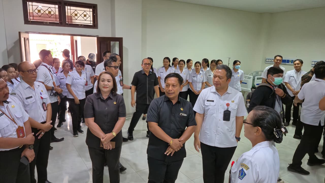 Komisi IV DPRD Badung saat melaksanakan kunjungan kerja di RSUD Giri Asih, Rabu (8/10).