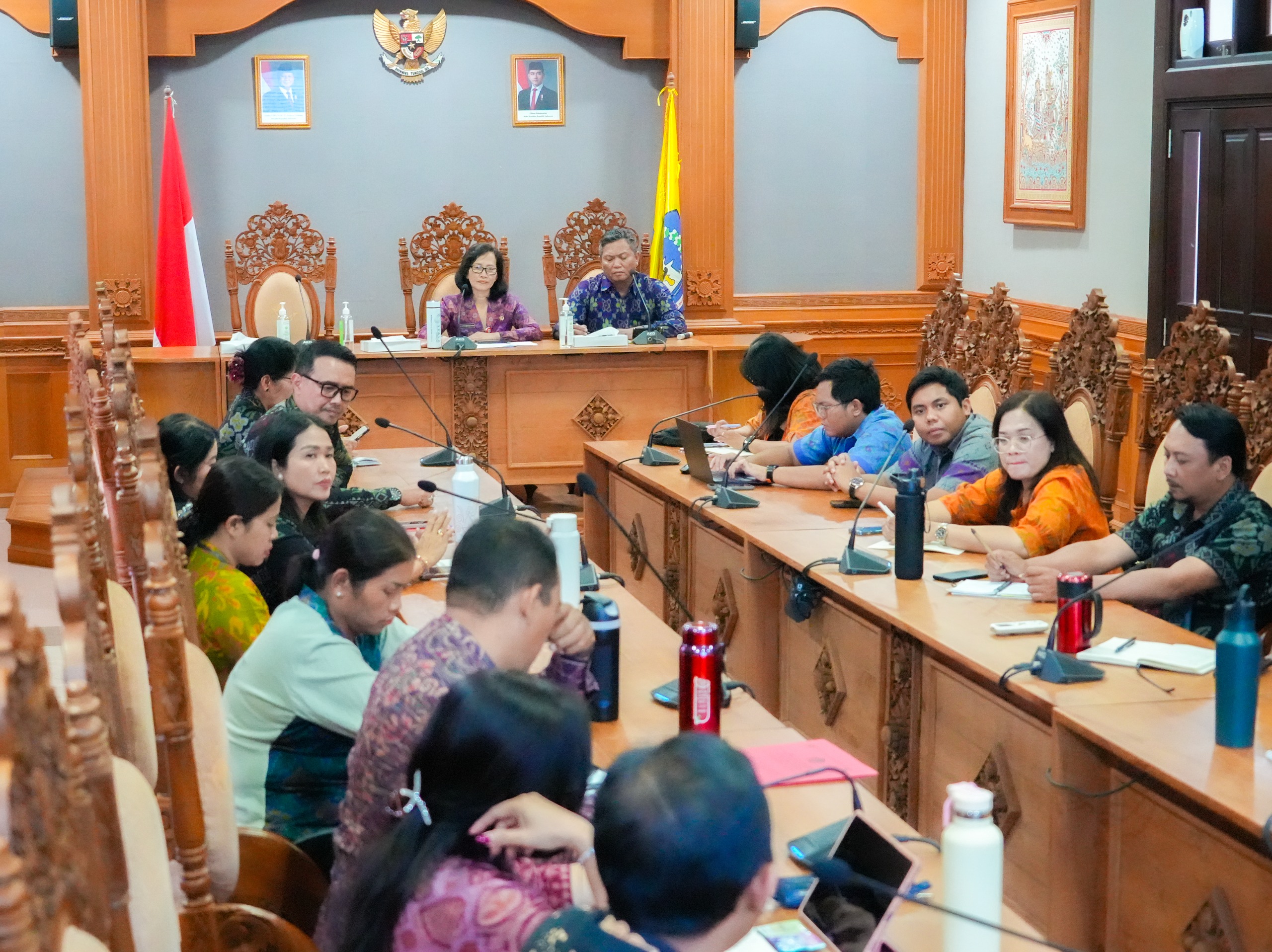 Rapat pembahasan rencana kerjasama Pemkab Badung dengan IDB Bali di Ruang Rapat Nayaka Gosana III, Lantai II Kantor Bupati Badung, Selasa (7/10).